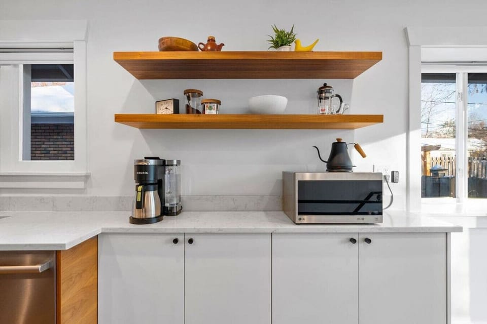 Cook in style in the modern full kitchen