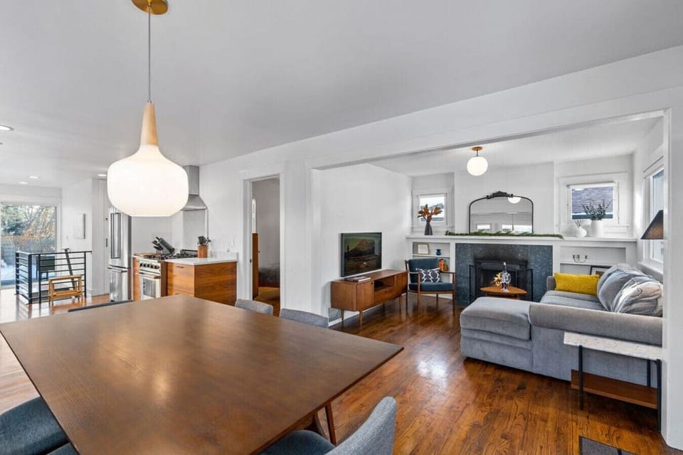 Stay together in the open-space interior. Plenty of space for the whole family!