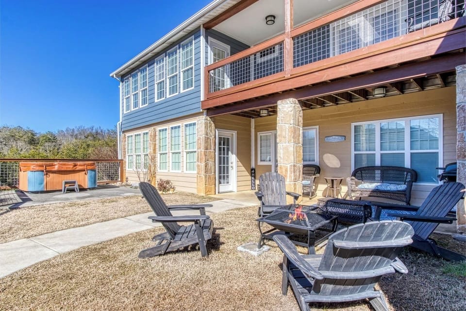  Relax in style by the fire pit, surrounded by stunning mountain views!