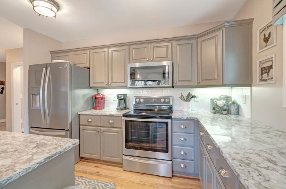 Kitchen--- Granite Counter-tops, Stainless Steel