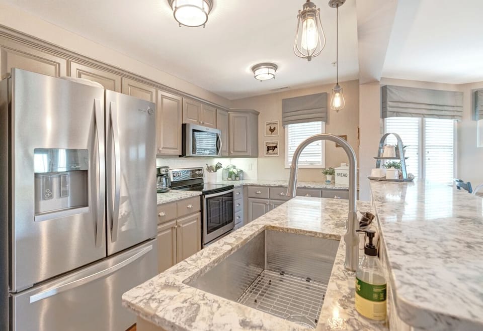 Kitchen--- Granite Counter-tops, Stainless Steel
