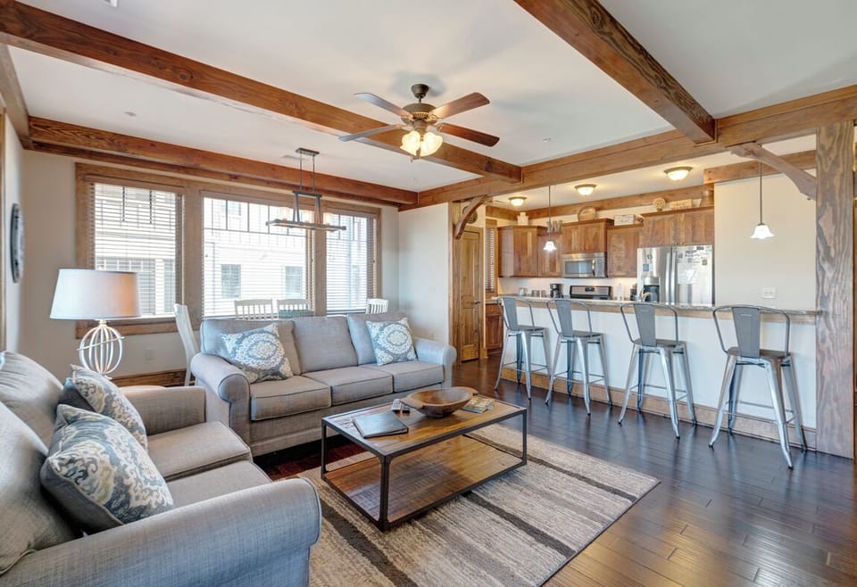 Open Floor Plan--- Kitchen/Dining/Living Rooms