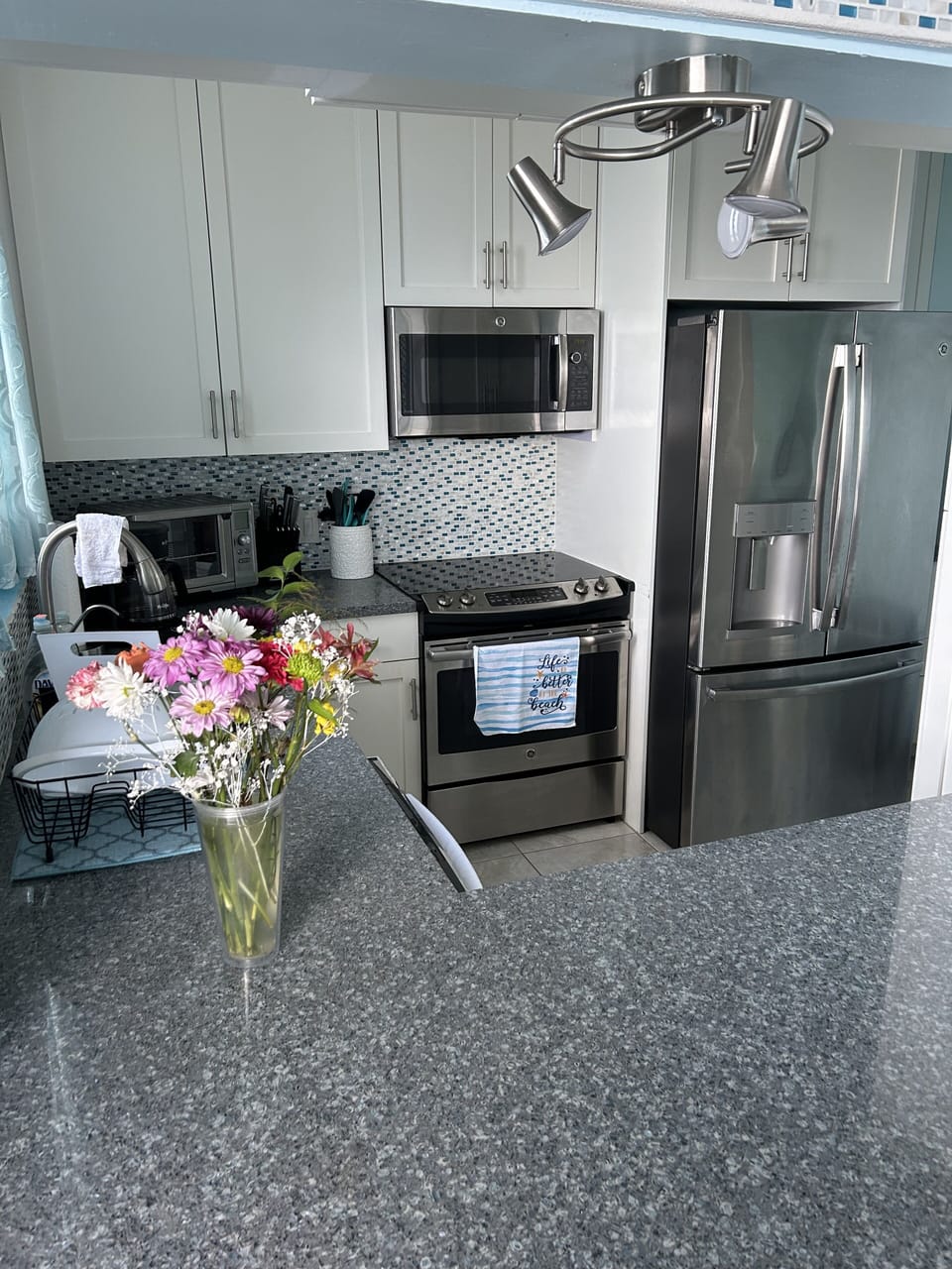 fully stocked kitchen 