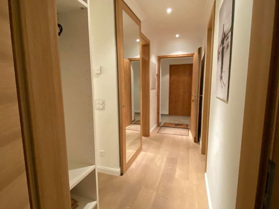 From bedroom 2 to the exit