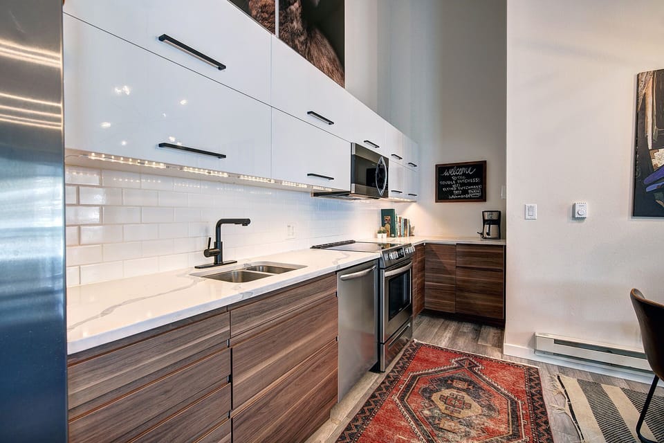 Fully equipped, updated kitchen