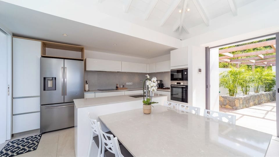 Kitchen & Dining Area