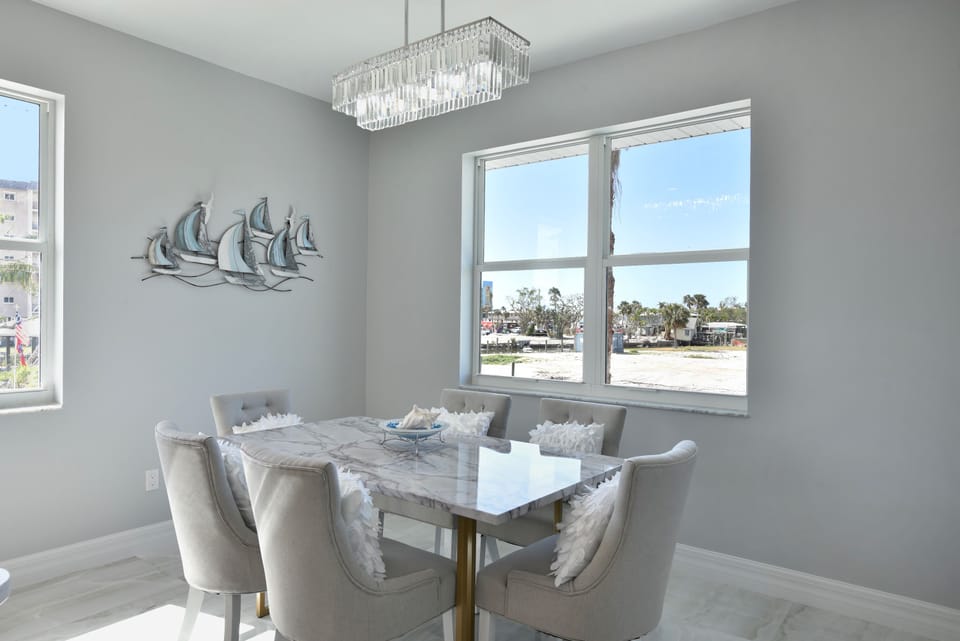 Dinning Area Off the Kitchen