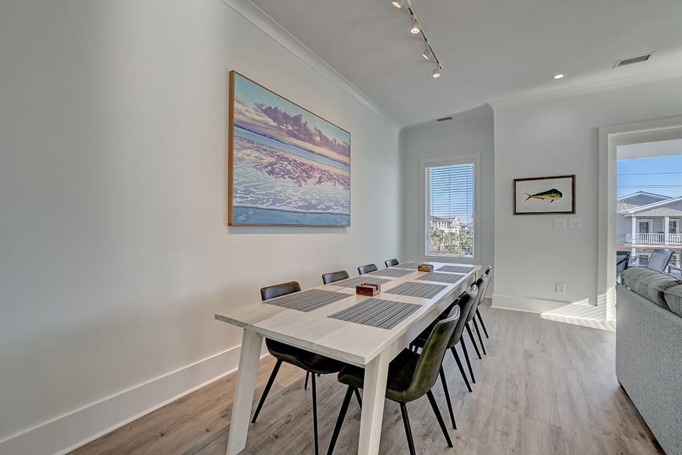 Large dining room table w/ views