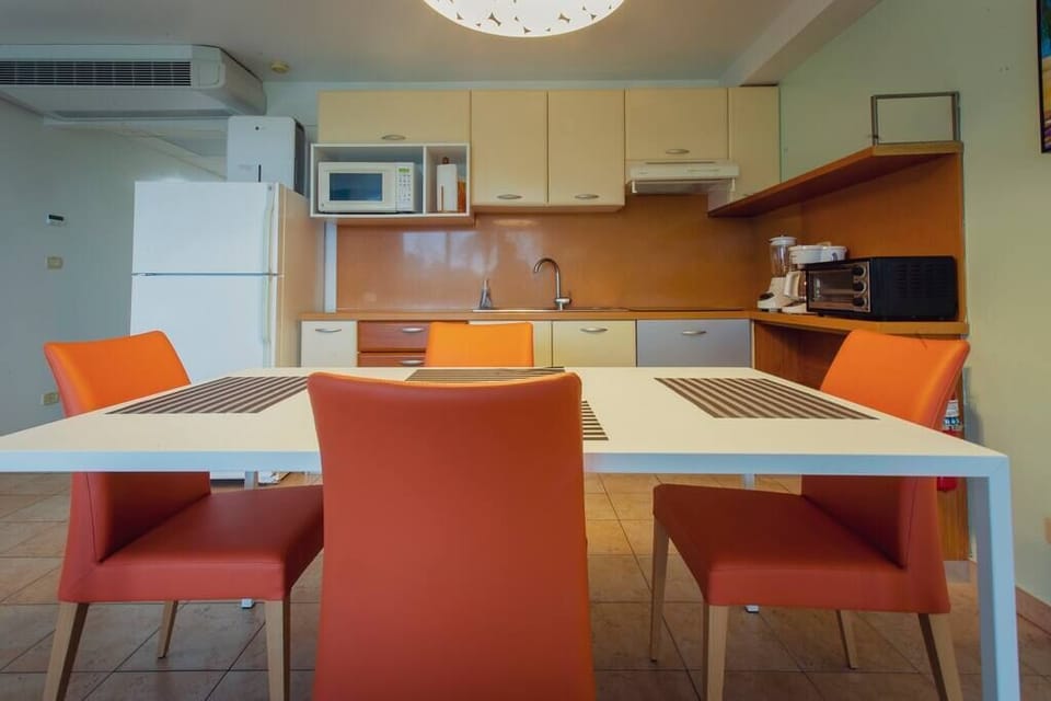 Enjoy a beautifully furnished condo with a queen bed, sleeper sofa, full kitchen, and a spacious patio overlooking the island’s most iconic sights—just steps from shops, restaurants, and nightlife.