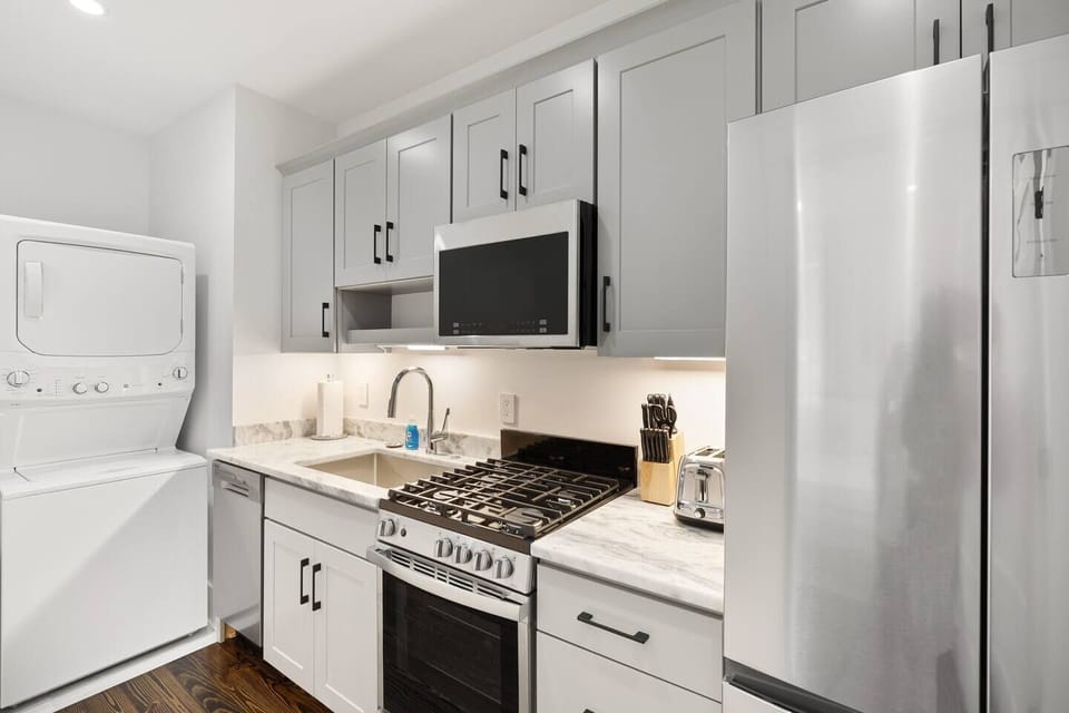 Full Kitchen (shared but optional) (2)