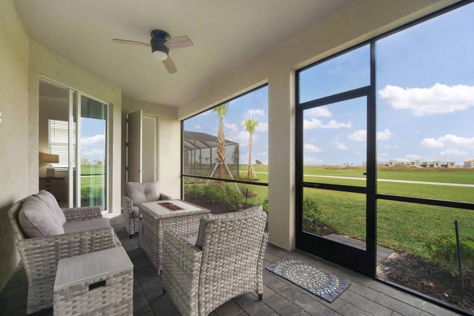 Screened in Porch on golf course
