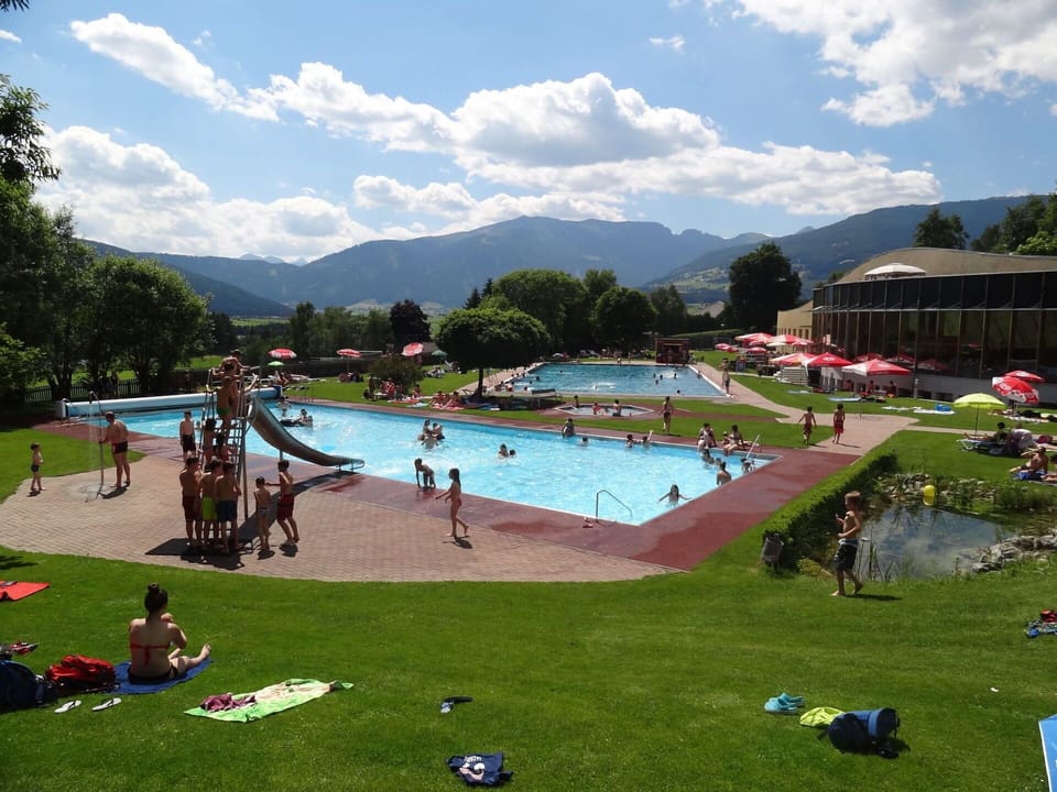 Water, Sky, Cloud, Plant, Nature, Swimming Pool, Tree, Body Of Water, Leisure, Grass