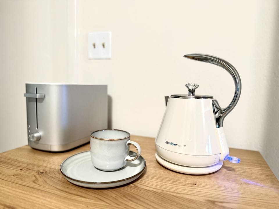 Toaster and electric kettle in the kitchenette area