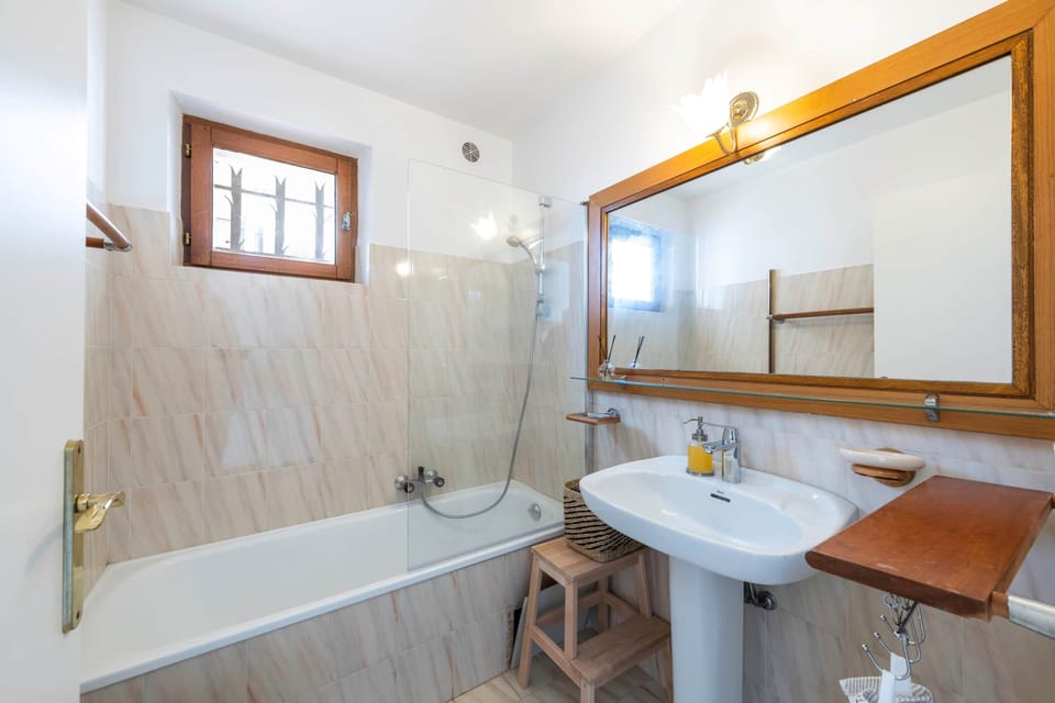 Bathroom 2 