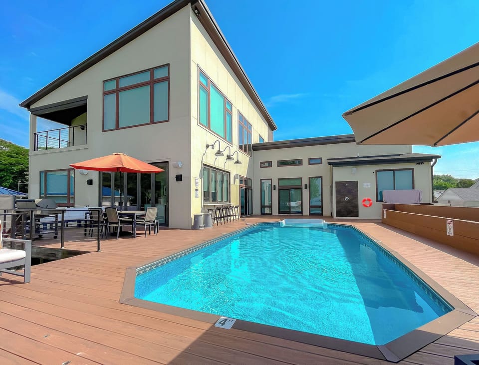 Pool deck