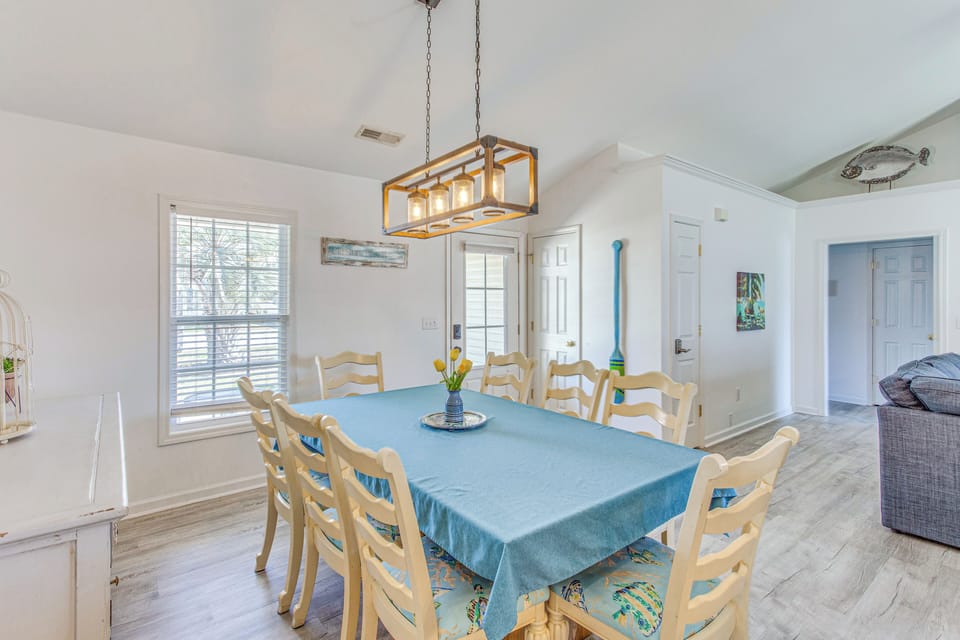 Dining Area | Dining Table | Dishware/Flatware