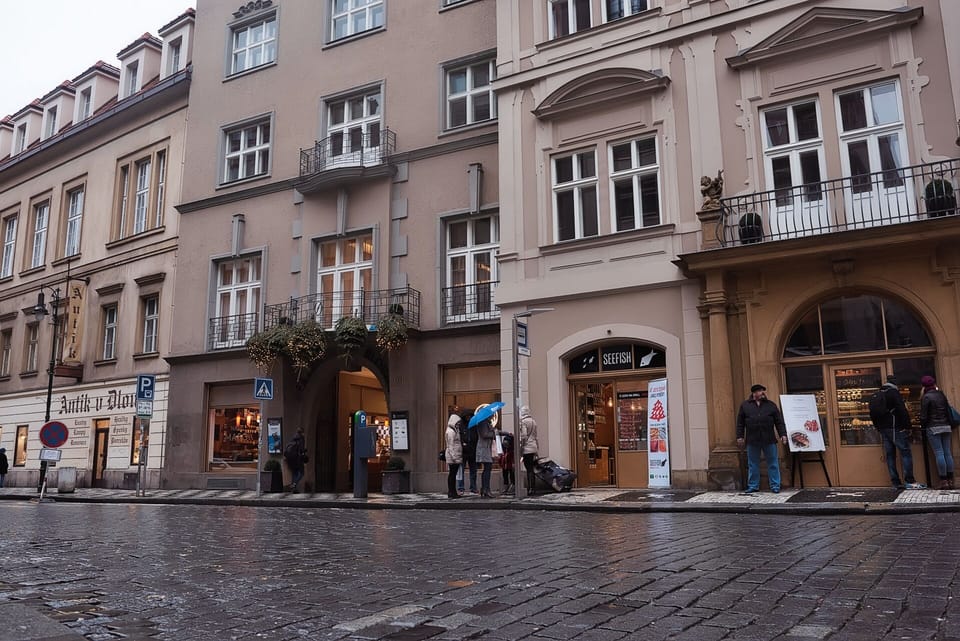 beautiful house with many restaurants and shops