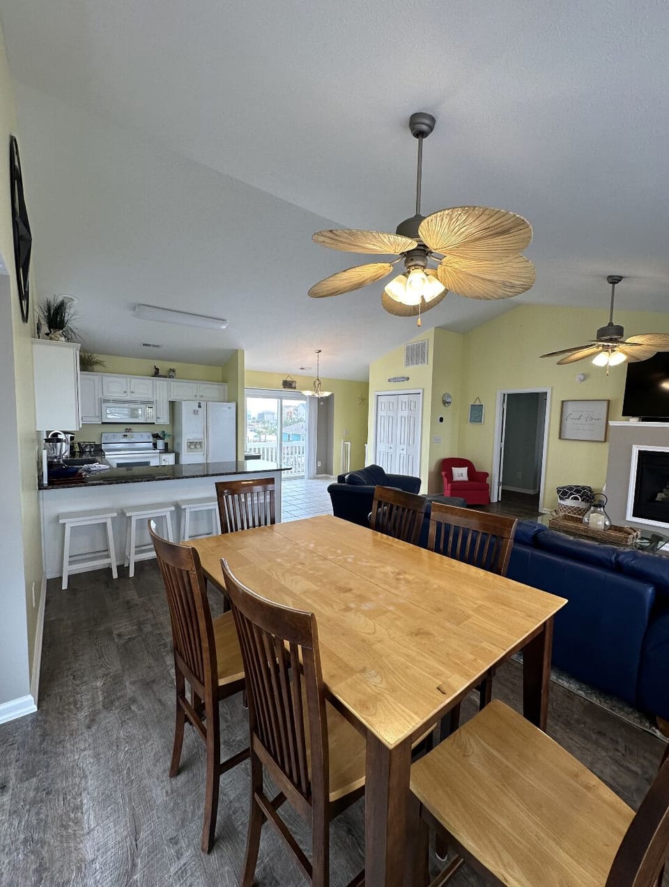 Dining area with table that seats 6. Table can be opened to accommodate 8.