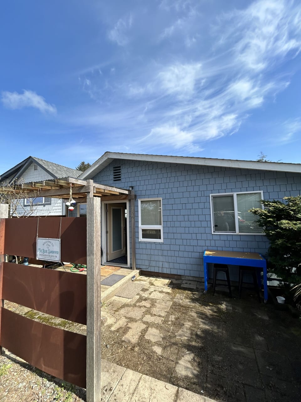 Listen to the waves on the covered porch and the patio!