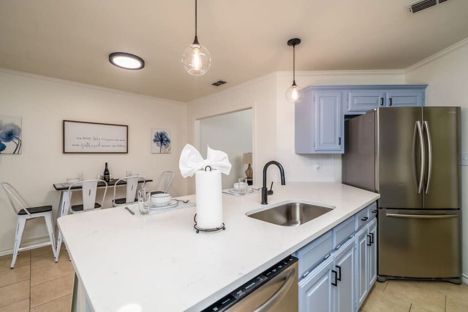 Cooking and connection come together here. The spacious kitchen island keeps you part of the conversation while meals are prepared, and just steps away, the dining table is ready for gatherings over wine, laughter, or a family dinner. Stainless steel appl