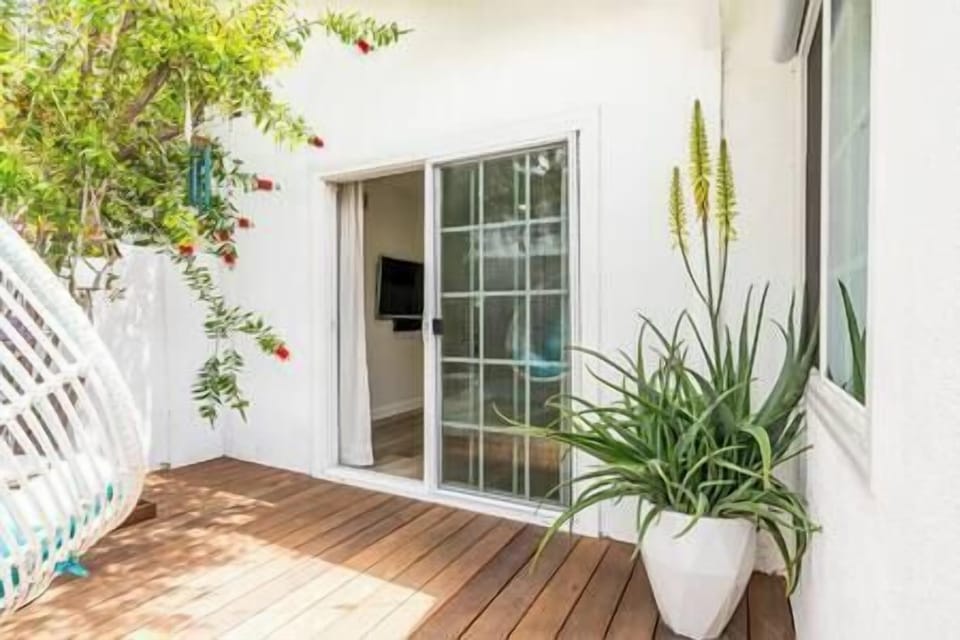 Bedroom 1 (deck) (2)