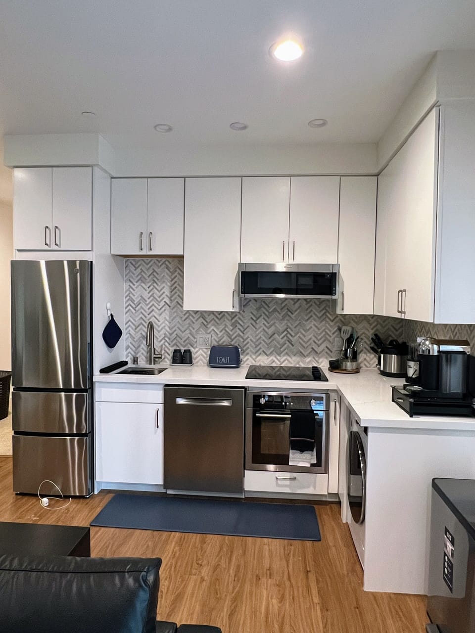Full kitchen