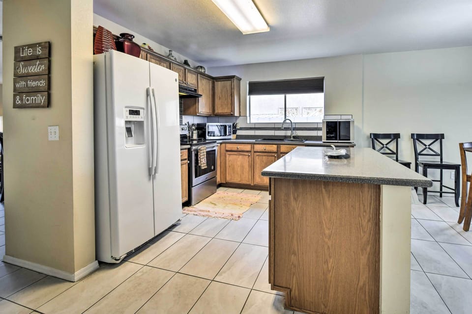 Kitchen | Equipped w/ Cooking Essentials