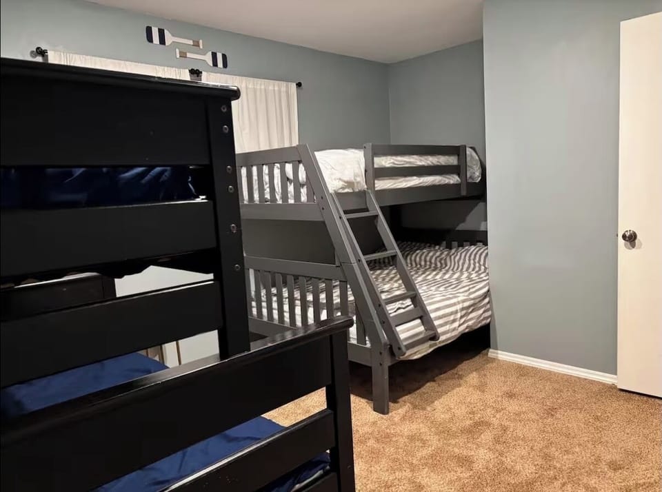 Bunk room sleeps 6