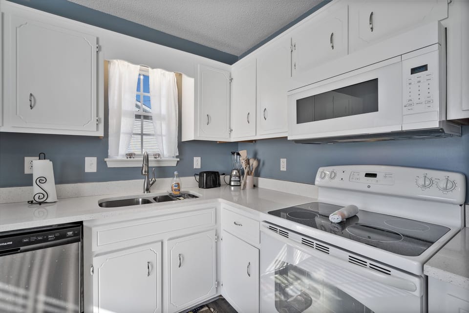 We offer solutions for everyone. We have mid term, short term and even long term rates available. Don't sacrifice amenities to save a buck or two. Book with us and get the best of both worlds. Find out why we've been highly rated by work groups.