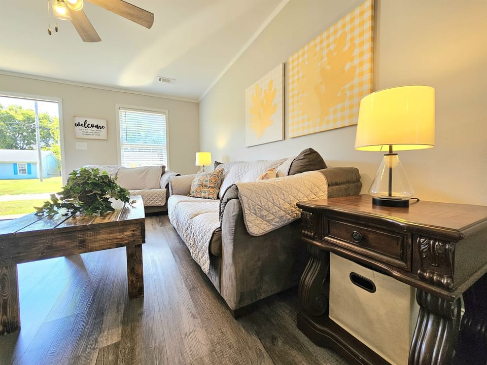 Book a stay with us and see why we're highly rated by guests on Airbnb. Whether you are traveling through, visiting family or playing at the Oak Grove Gaming Racing and Casino, we've got your