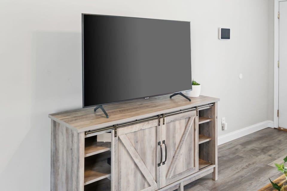 High speed internet to support all devices and app usage. Work from home with peace of mind. 58" TV in Livingroom for whole group entertainment.