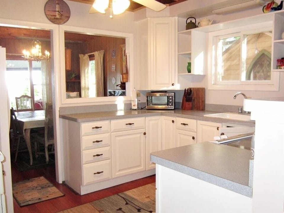 Full kitchen with all the basics