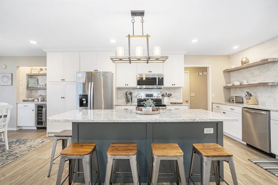 Updated kitchen with gorgeous countertops and a snack bar