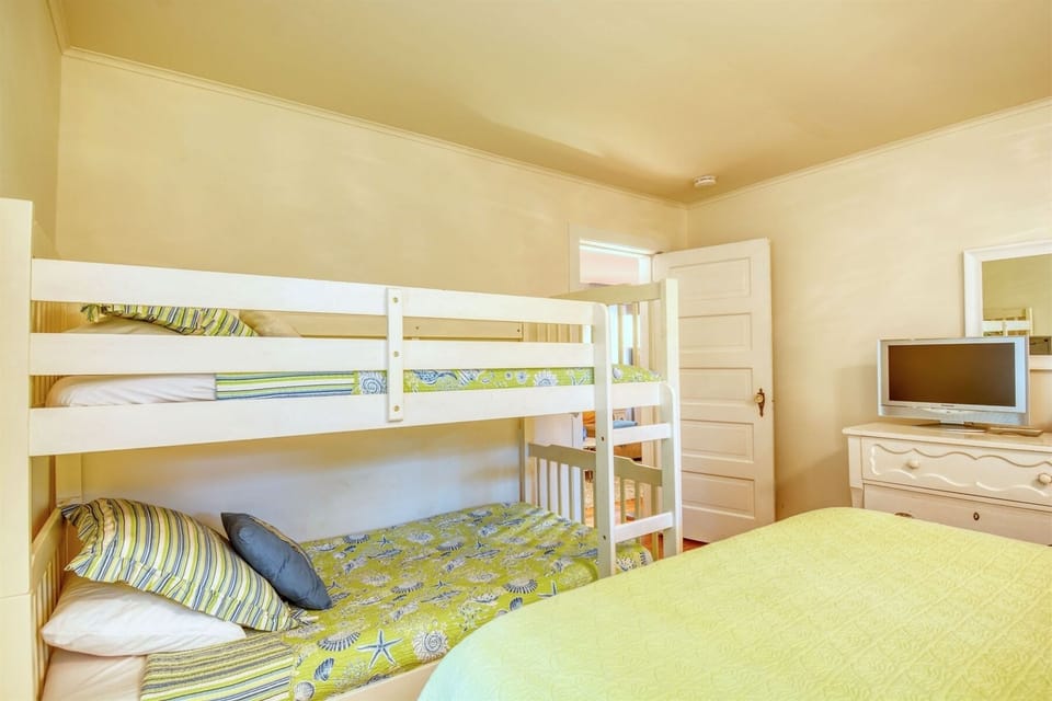 Guest bedroom also has a smart TV with a DVD player