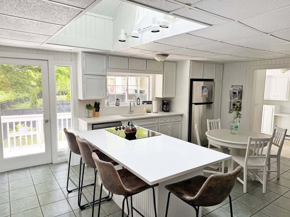 Open kitchen and dining to cook and enjoy a meal at home