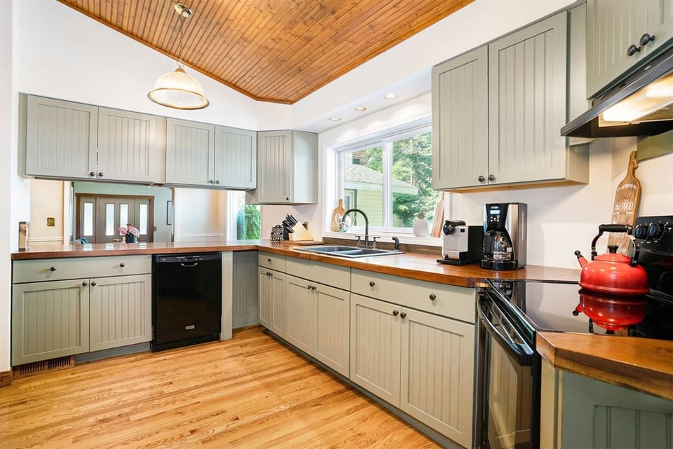 Full kitchen has everything you need for a meal at home, just bring your food