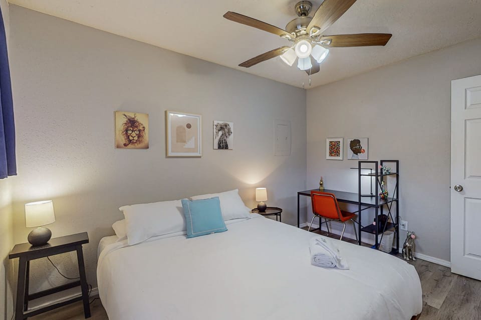 Queen bed in 2nd room