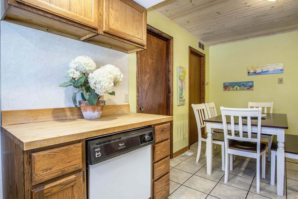Spacious eat in kitchen