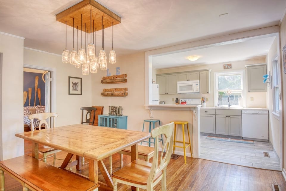 Open dining and kitchen to spend time together