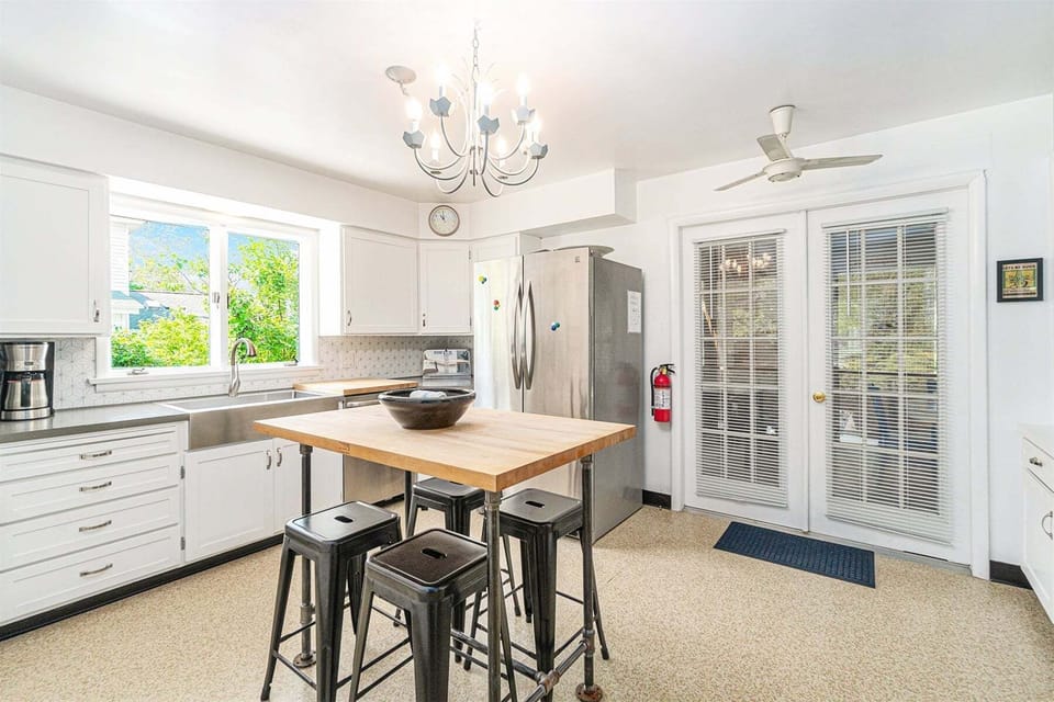 Beautiful kitchen to make and enjoy meals at home