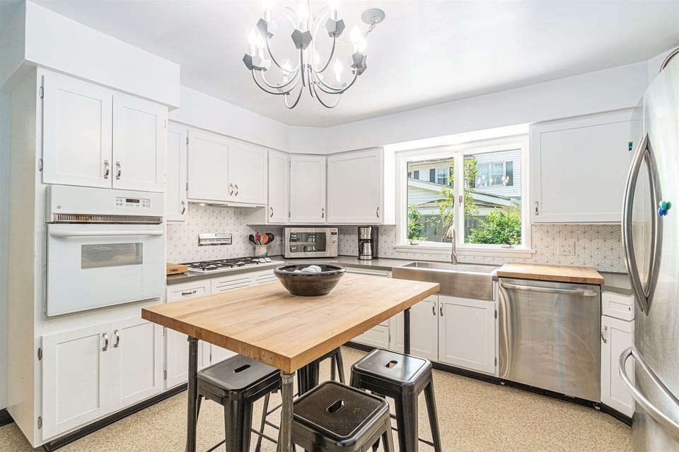 Beautiful kitchen to make and enjoy meals at home