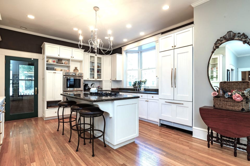 Huge, well stocked kitchen: perfect for entertaining and cooking together!