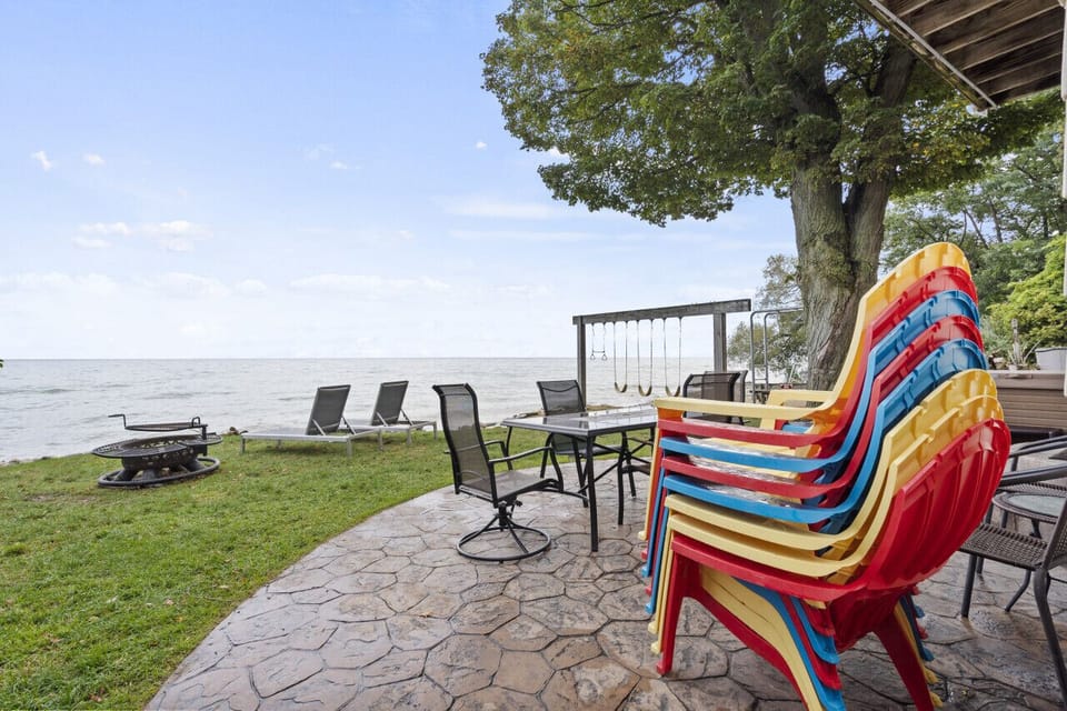 Make the most of your stay with the firepit, lawn chairs, and hot tub overlooking the lake