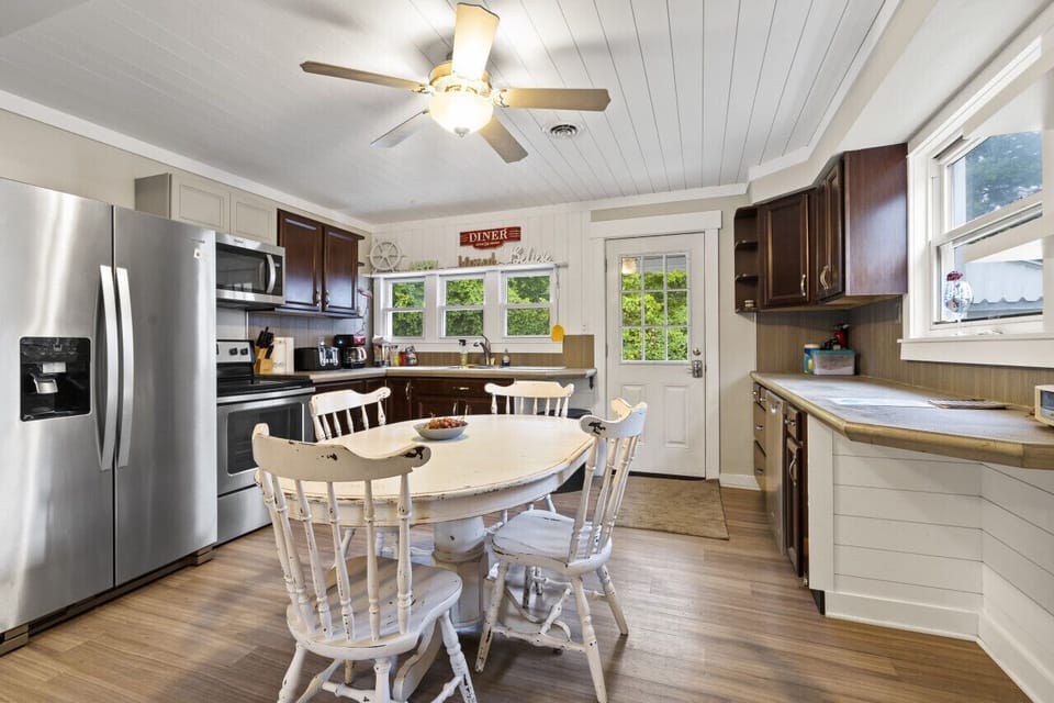 Dining area to enjoy a meal with your friends and family