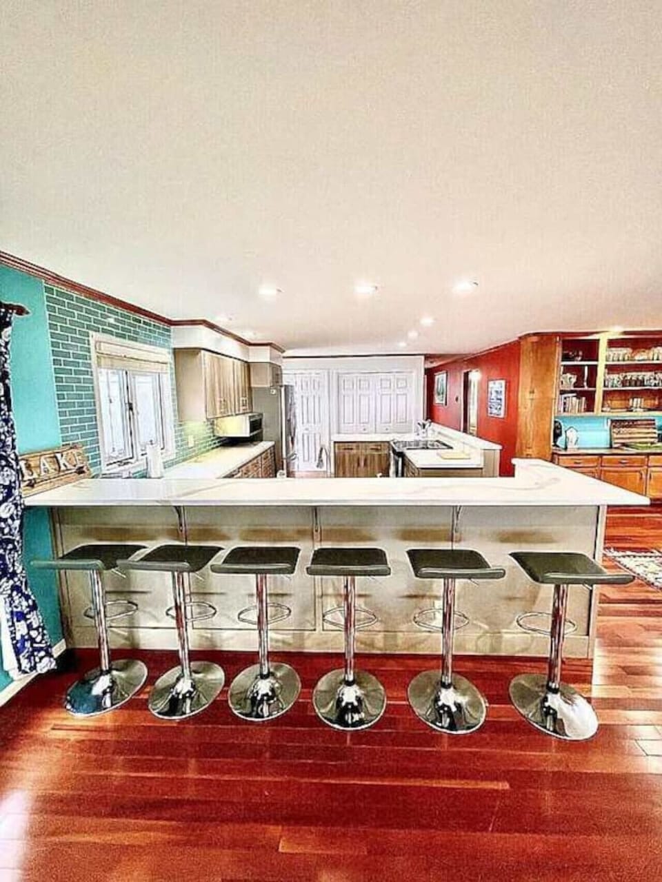 Breakfast Bar/Kitchen