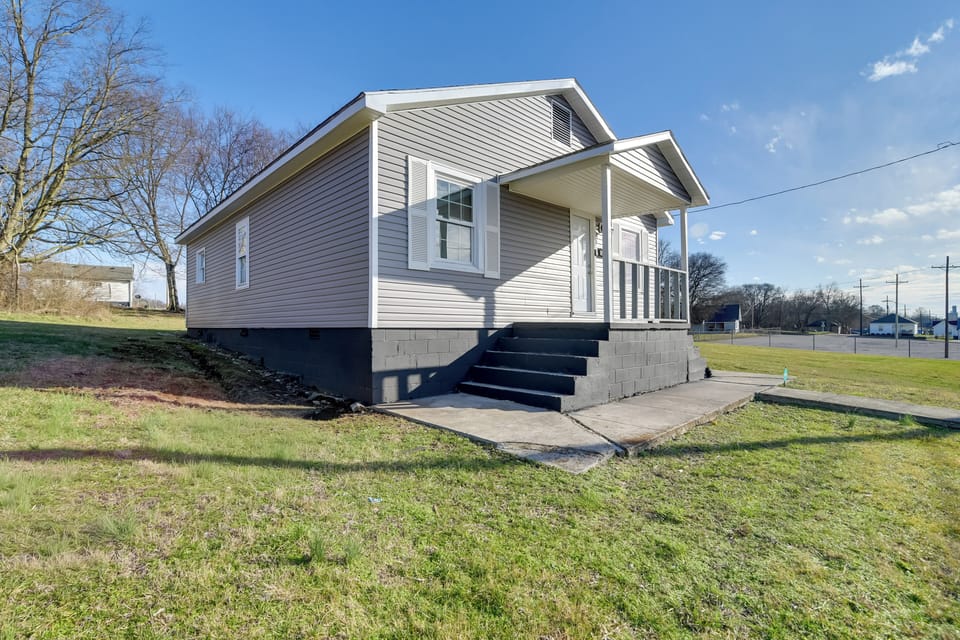 Hopkinsville Vacation Rental | 3BR | 2BA | 1,100 Sq Ft | Stairs Required