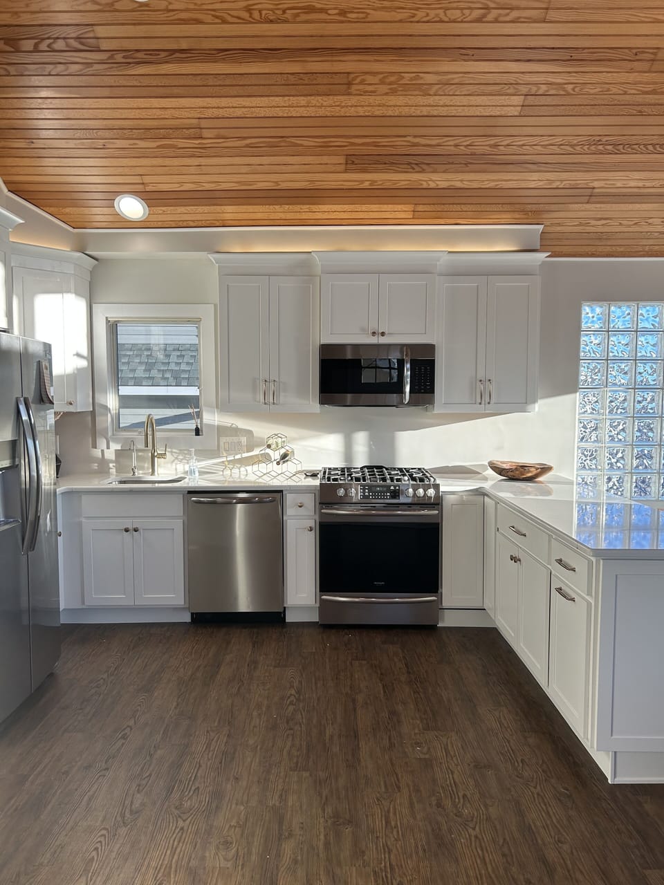 Led under-cabinet lighting for ambience