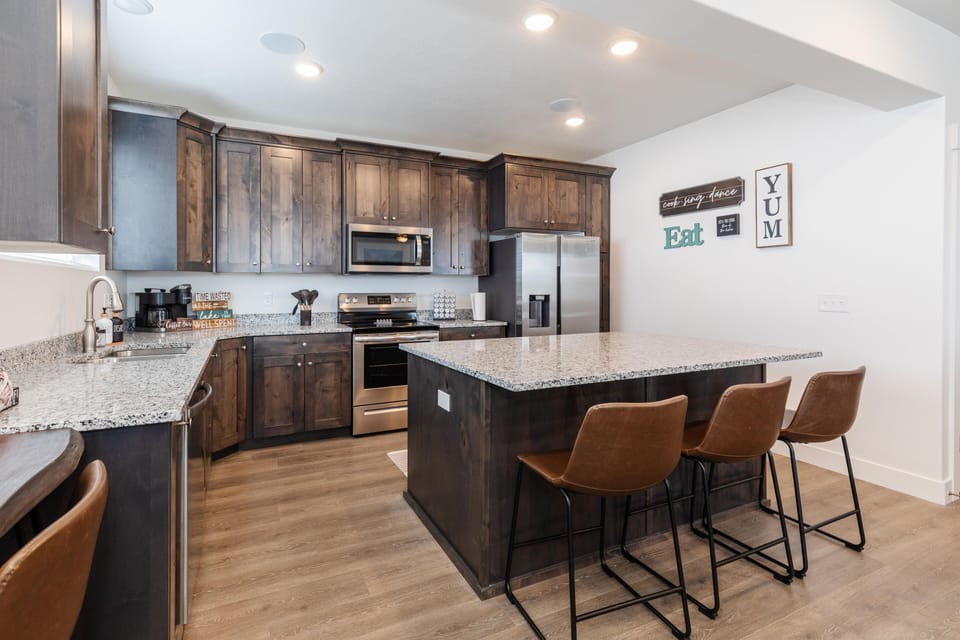 Kitchen - full equipped to assist with preparing all of your meals 