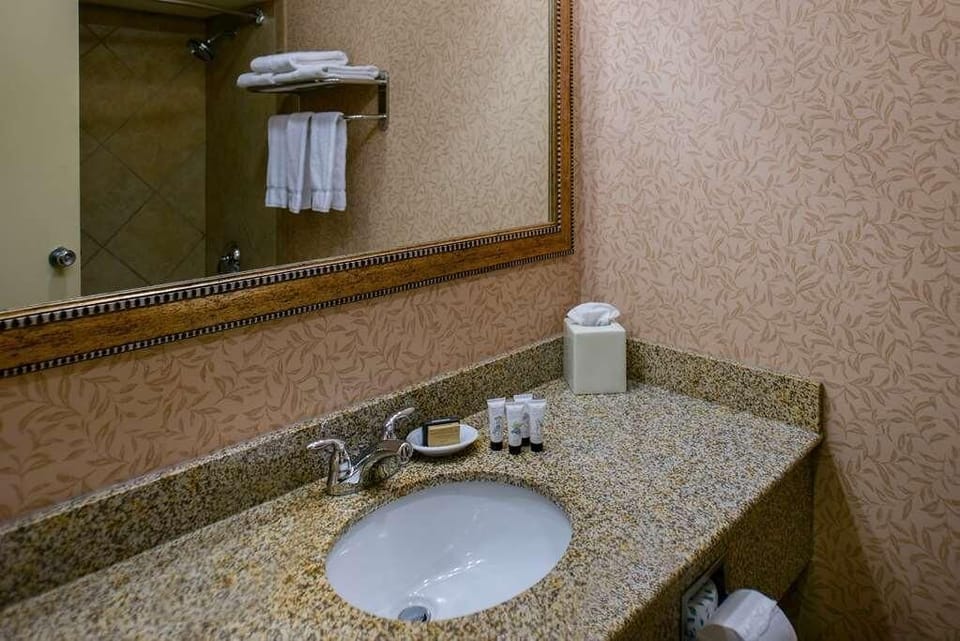 All linens, towels, bathroom essentials are provided!