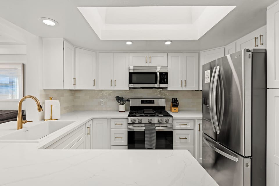 An elegant, fully equipped modern Kitchen providing all the essentials and extras for your stay.